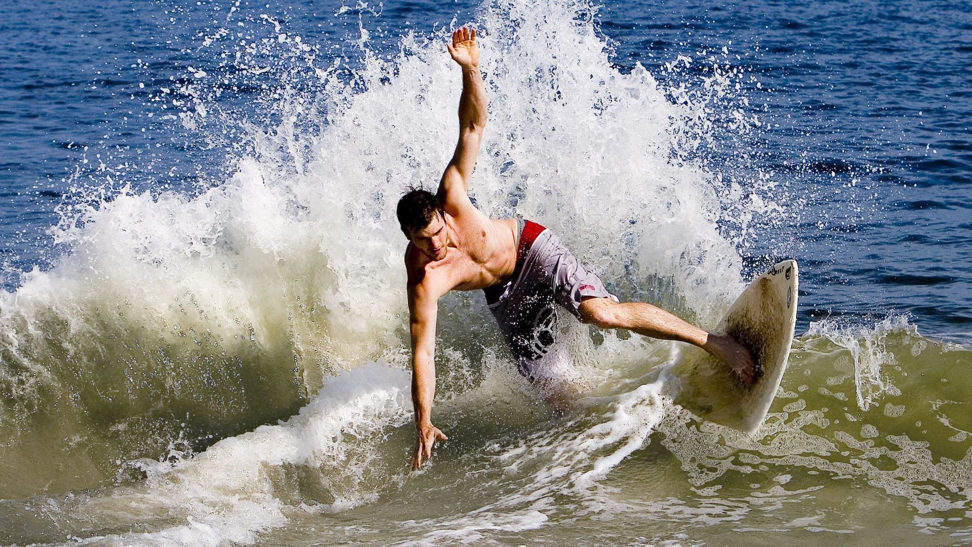 田径赛场焦点！意大利队对阵西班牙队，激战正酣，豪门对决再度上演